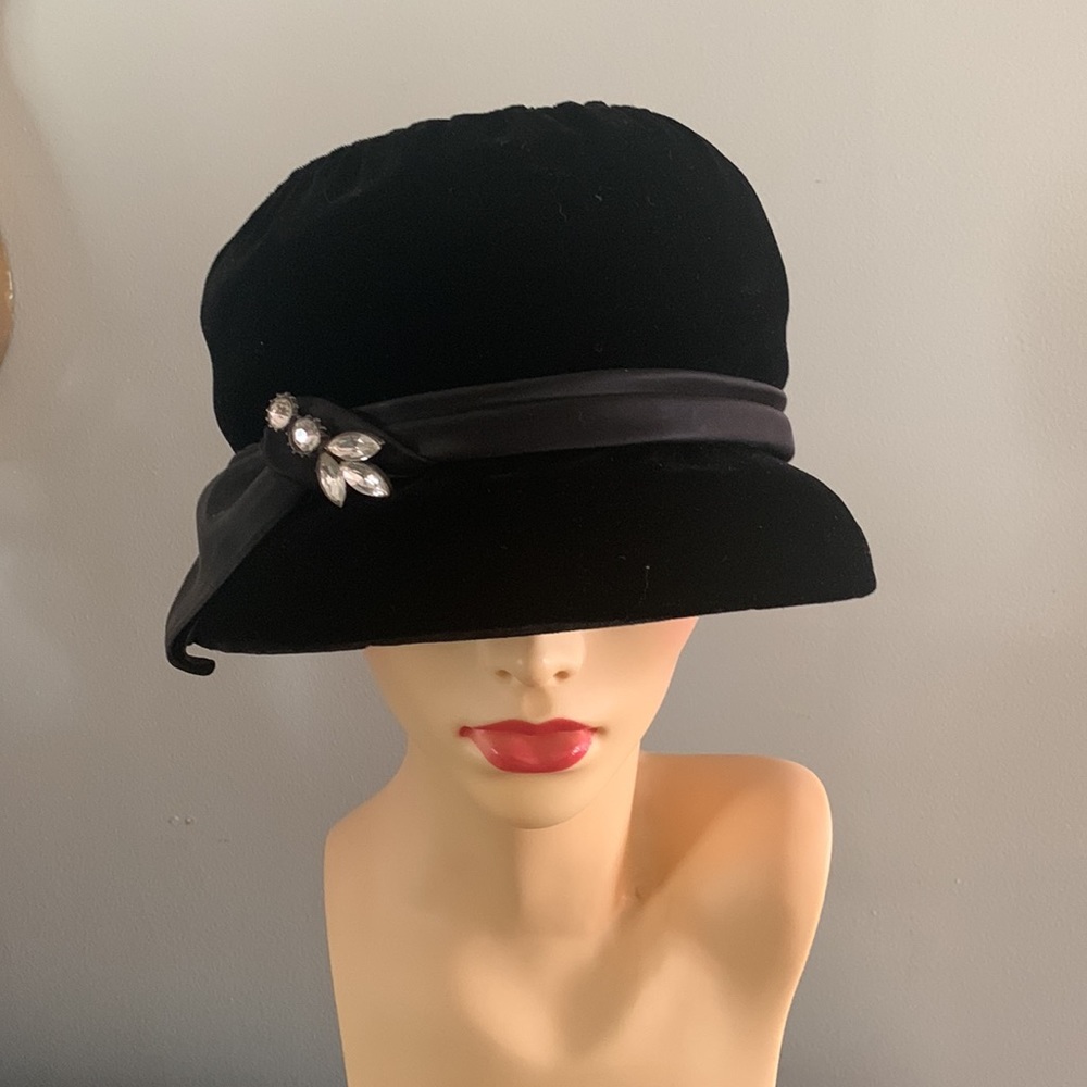 True Vintage Satin and Velvet Cloche Hat Black - Picture 2 of 9
